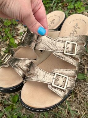 Clarks Ultimate Comfort Collection Delana  Liri Gold Metallic Sandals U.S. 8.5M